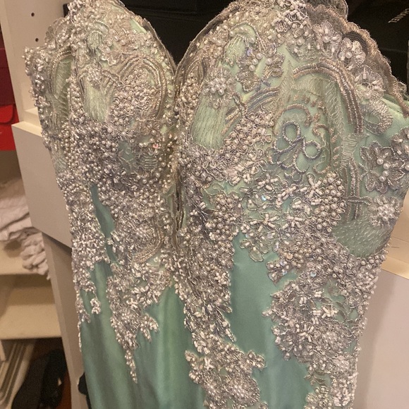 Custom Baracci Gown in Mint, fits size 4/6 - Picture 3 of 6